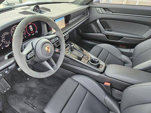 2026 Porsche 911 Carrera 4 GTS