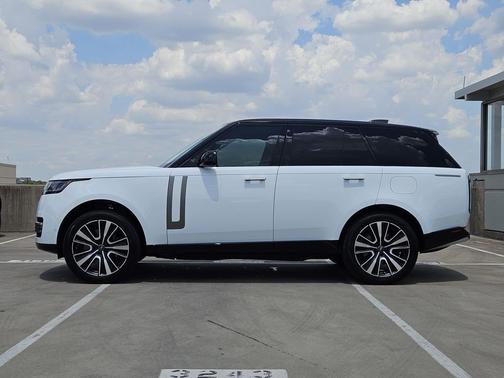 Fuji White 2025 Land Rover Range Rover SE