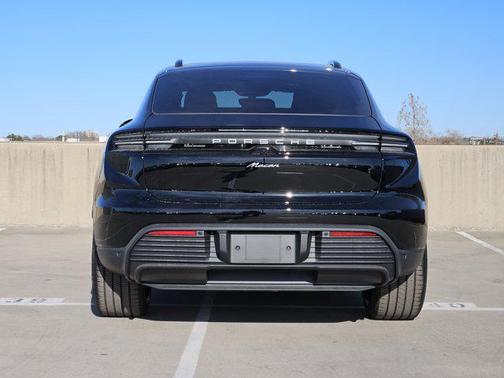 2025 Porsche Macan Electric