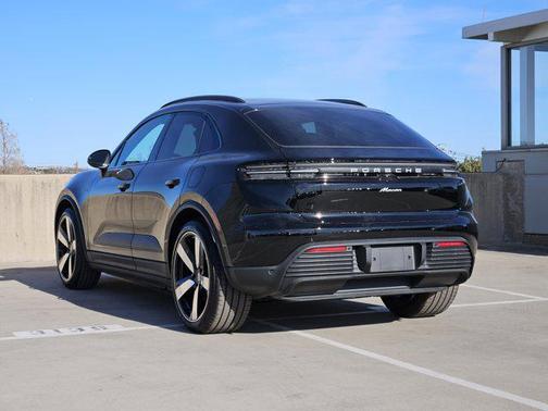 2025 Porsche Macan Electric