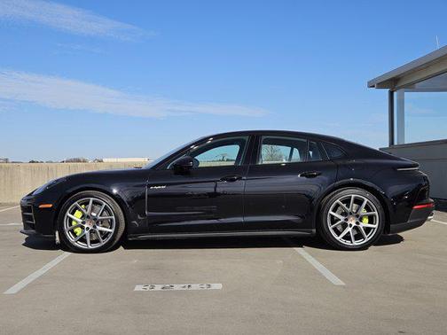 2026 Porsche Panamera 4