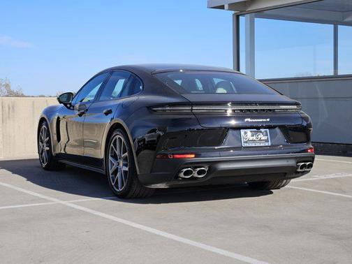2026 Porsche Panamera 4