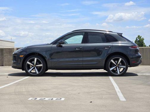 2025 Porsche Macan AWD