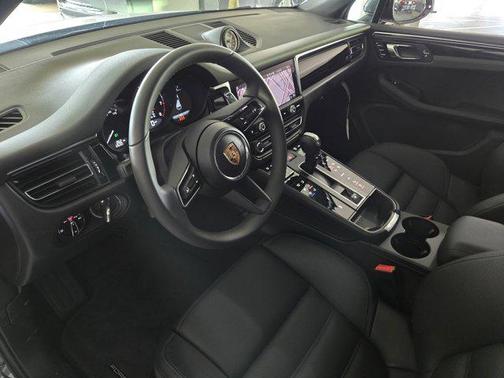 2025 Porsche Macan AWD