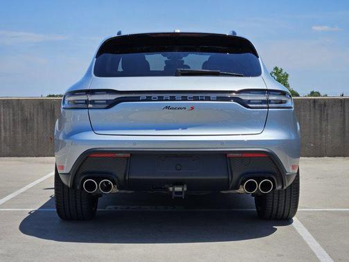 Dolomite Silver Metallic 2024 Porsche Macan Macan