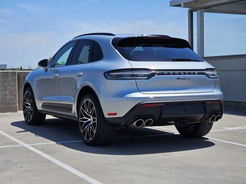 Dolomite Silver Metallic 2024 Porsche Macan Macan