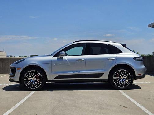 Dolomite Silver Metallic 2024 Porsche Macan Macan