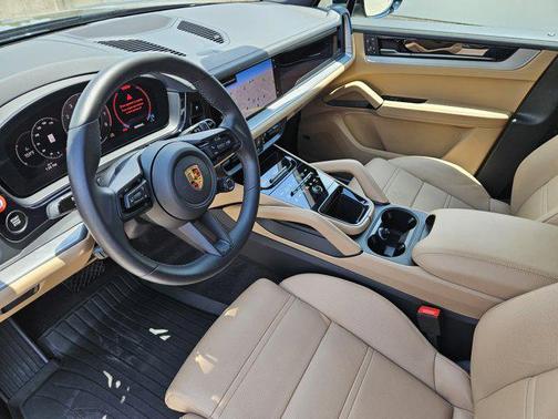2024 Porsche Cayenne AWD