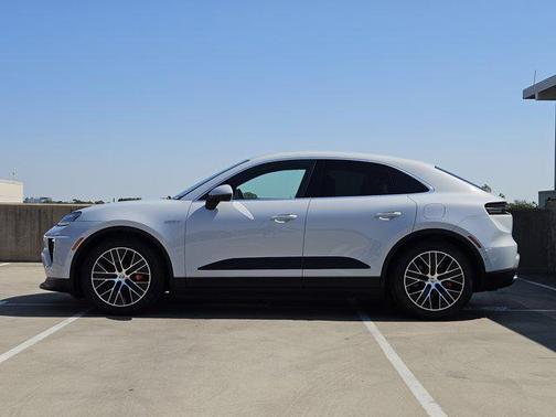 2025 Porsche Macan 4S