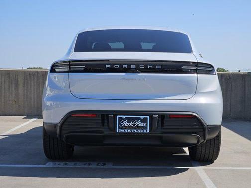 2025 Porsche Macan 4S