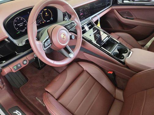 2025 Porsche Panamera 4