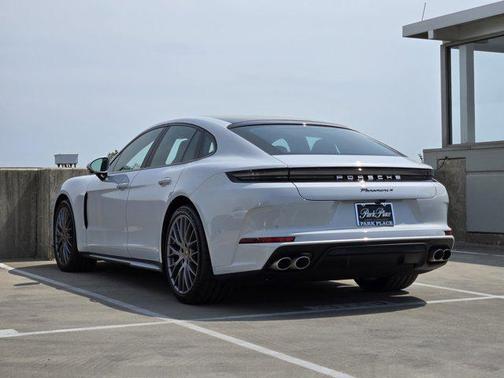 2025 Porsche Panamera 4