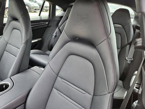 2022 Porsche Panamera 4 Platinum Edition