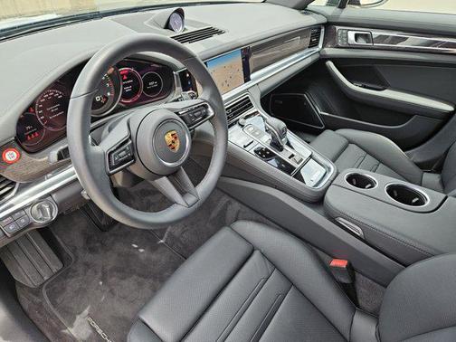 2022 Porsche Panamera 4 Platinum Edition