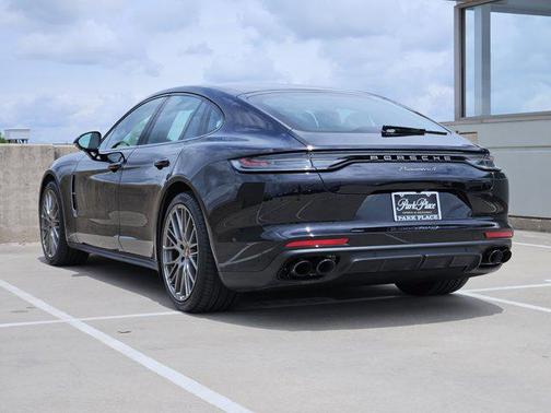 2022 Porsche Panamera 4 Platinum Edition