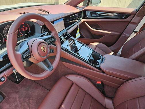 2025 Porsche Panamera 4