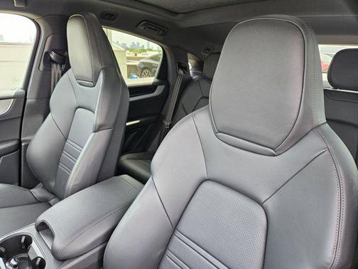 Chromite Black Metallic 2025 Porsche Cayenne Cayenne