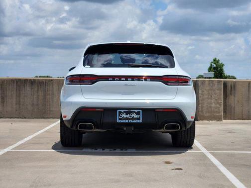 2025 Porsche Macan Base