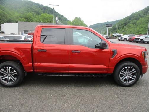 HOT PEPPER RED MET TINTD CC 2023 Ford F-150 XL