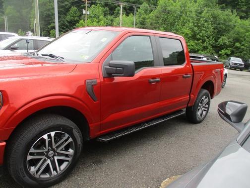 HOT PEPPER RED MET TINTD CC 2023 Ford F-150 XL