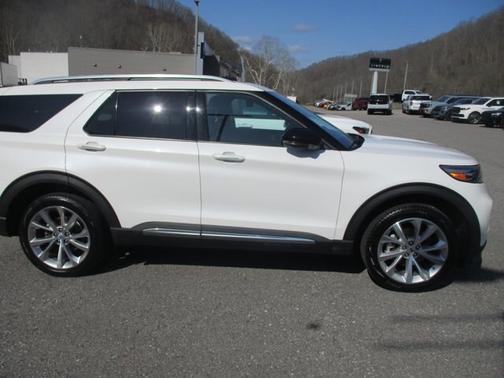 STAR WHITE MET TRI-COAT 2023 Ford Explorer PLATINUM