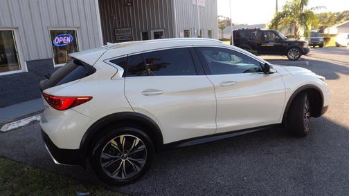 2018 INFINITI QX30 Premium