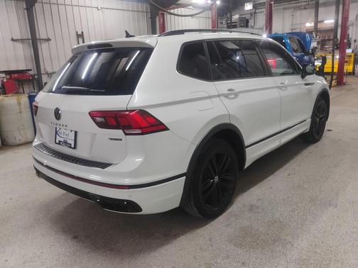 2022 Volkswagen Tiguan 2.0T SE R-Line Black 4MOTION