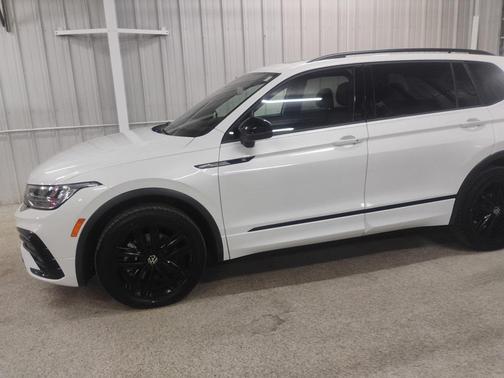 2022 Volkswagen Tiguan 2.0T SE R-Line Black 4MOTION