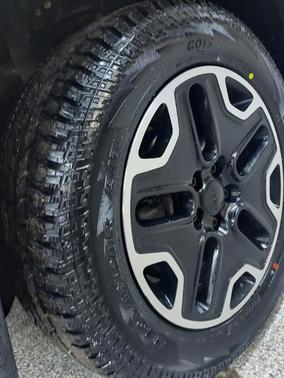 Photo 5 of 29 of 2015 Jeep Renegade Trailhawk