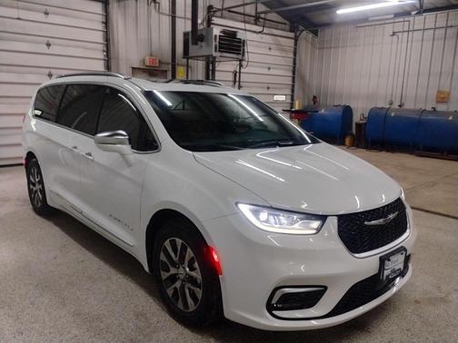 2022 Chrysler Pacifica L