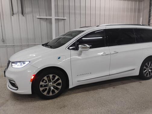 2022 Chrysler Pacifica L