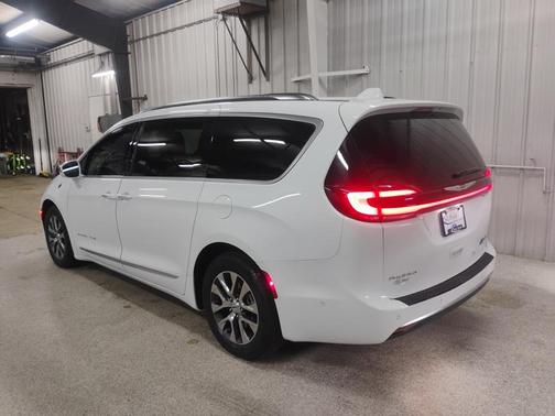 2022 Chrysler Pacifica L