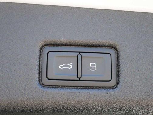 Glacier White Metallic 2025 Audi Q5 Premium Plus TFSI quattro S tronic