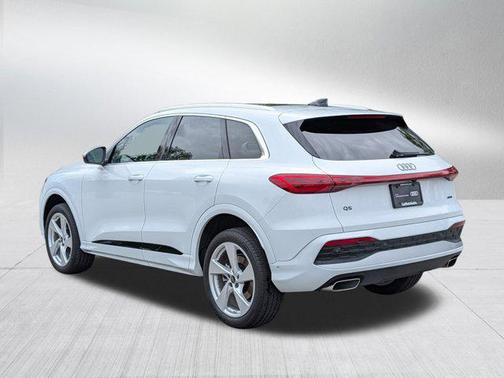 Glacier White Metallic 2025 Audi Q5 Premium Plus TFSI quattro S tronic