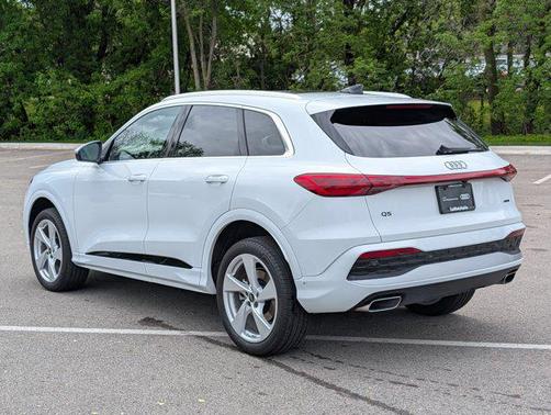 Glacier White Metallic 2025 Audi Q5 Premium Plus TFSI quattro S tronic