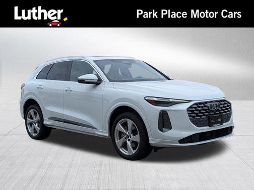 Glacier White Metallic 2025 Audi Q5 Premium Plus TFSI quattro S tronic