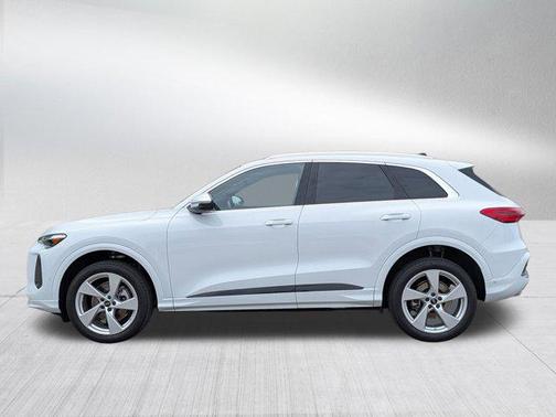 Glacier White Metallic 2025 Audi Q5 Premium Plus TFSI quattro S tronic