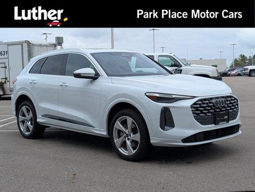 Glacier White Metallic 2025 Audi Q5 Premium Plus TFSI quattro S tronic