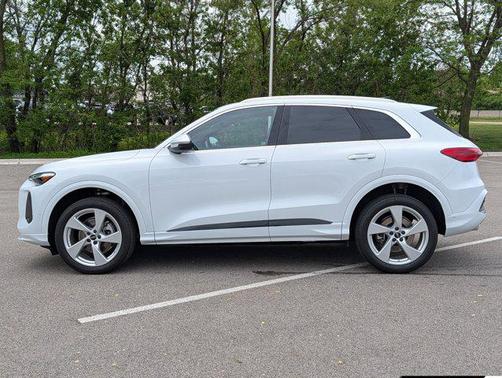 Glacier White Metallic 2025 Audi Q5 Premium Plus TFSI quattro S tronic