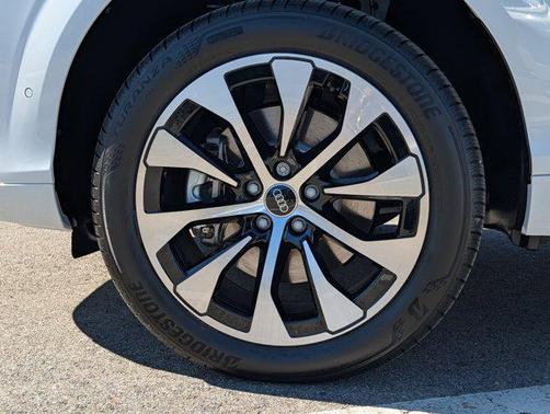 Glacier White Metallic 2026 Audi Q3 S line