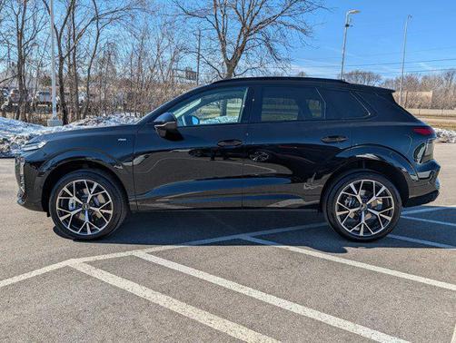 Mythos Black Metallic 2026 Audi Q3 S line