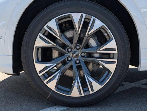 Glacier White Metallic 2026 Audi Q8 55 Premium Plus