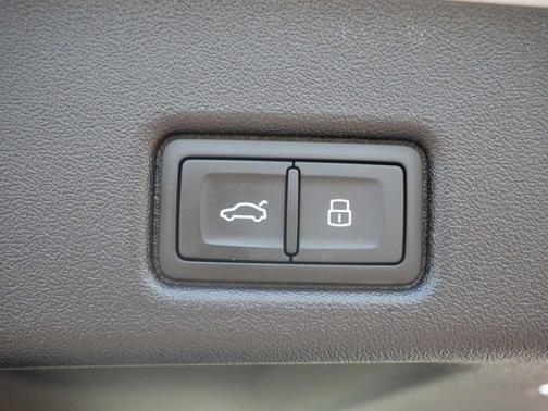 Glacier White Metallic 2025 Audi Q5 Premium Plus TFSI quattro S tronic