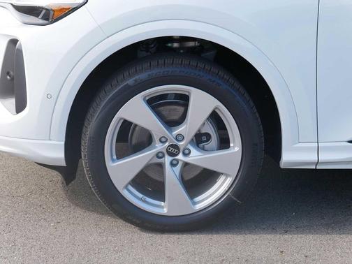 Glacier White Metallic 2025 Audi Q5 Premium Plus TFSI quattro S tronic