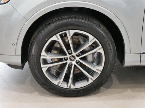 2026 Audi Q7 45 Premium Plus