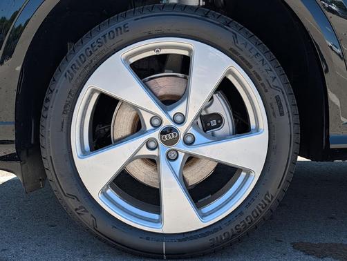 Mythos Black Metallic 2026 Audi Q5 Premium Plus TFSI quattro S tronic