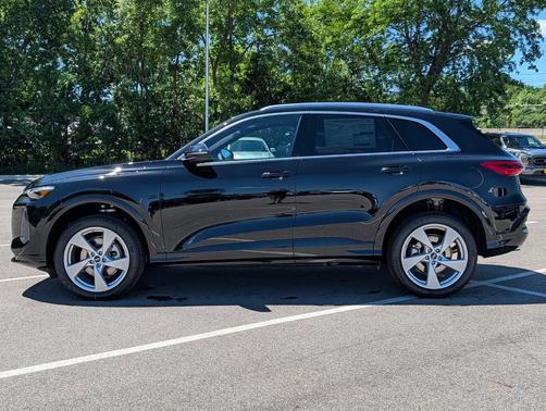 Mythos Black Metallic 2026 Audi Q5 Premium Plus TFSI quattro S tronic