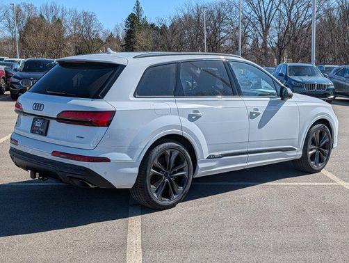 Glacier White Metallic 2026 Audi Q7 55 Premium Plus