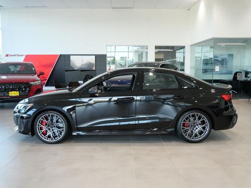 Mythos Black Metallic 2026 Audi RS 3 TFSI quattro S tronic