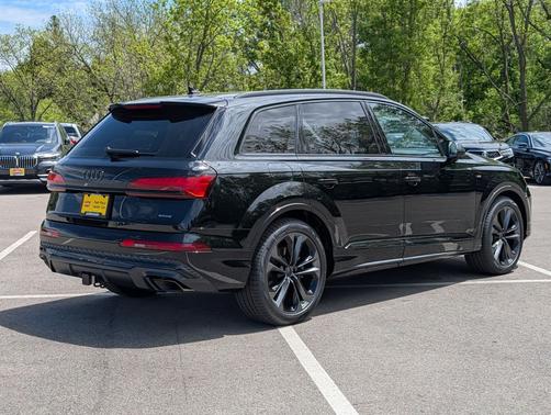 Mythos Black Metallic 2026 Audi Q7 55 Premium Plus